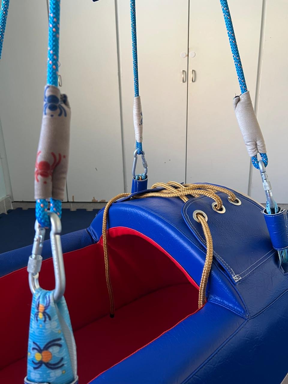 Equipamentos suspensos da Sala de Integração Sensorial