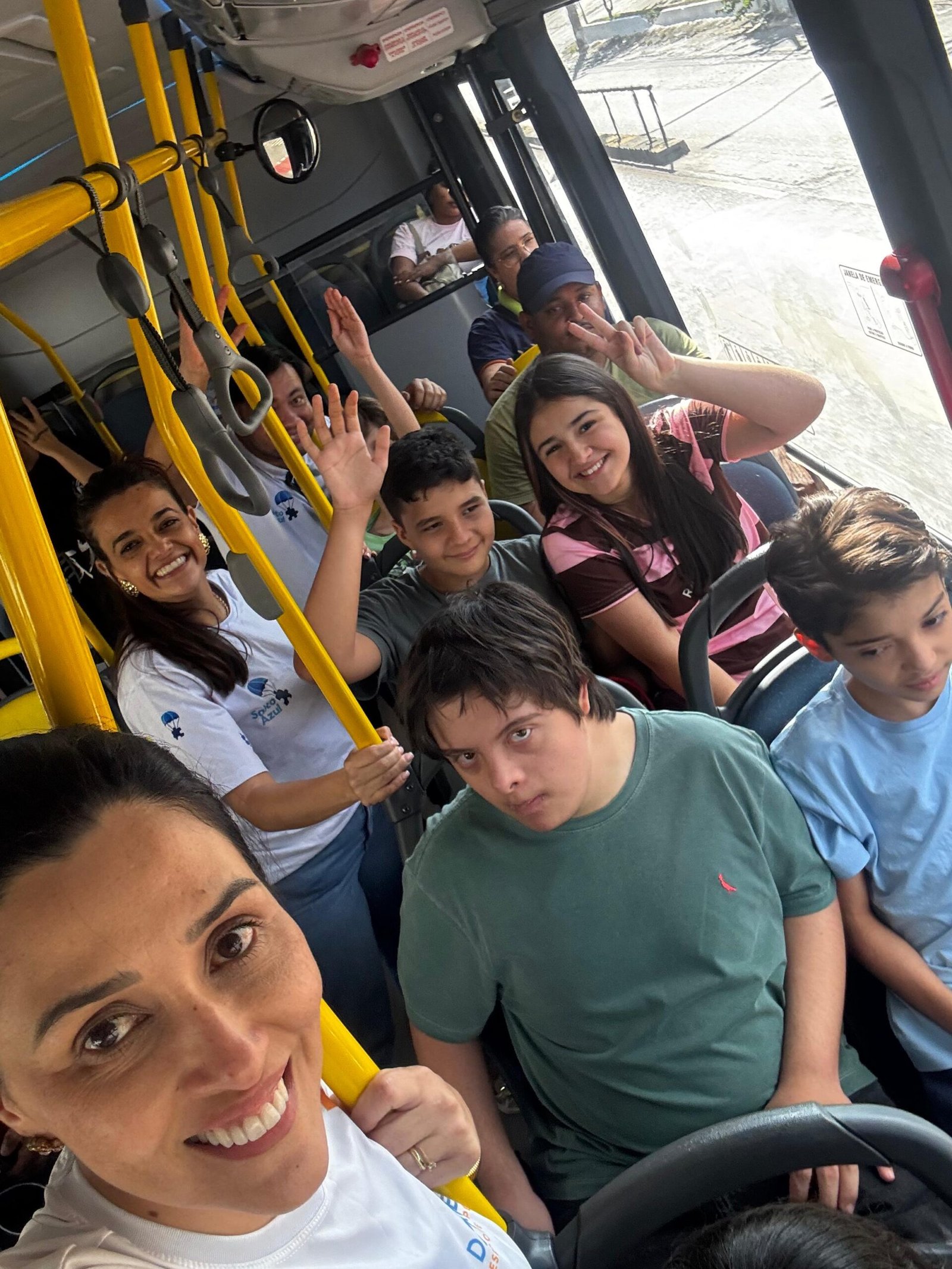 Grupo acompanhado durante uma experiência em transporte coletivo